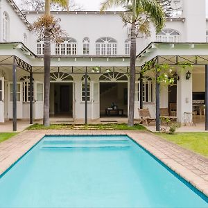 Hyde Park Retreat